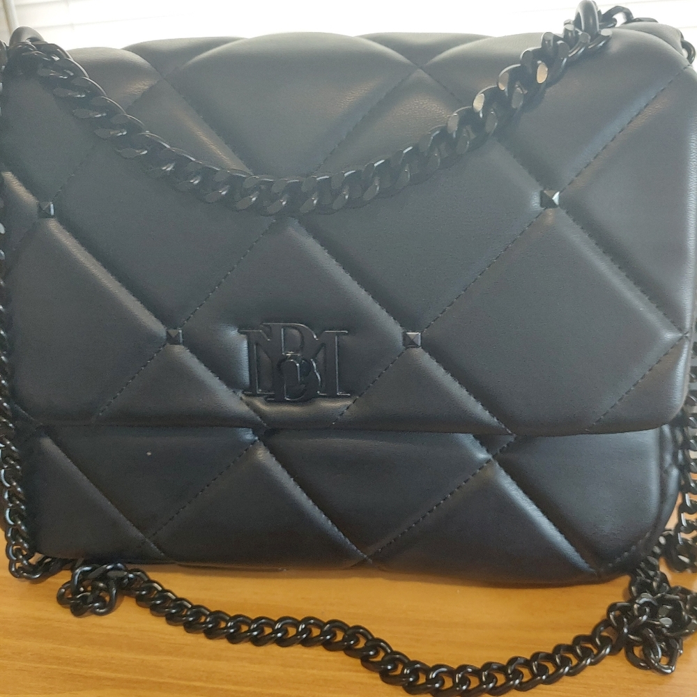 BLACK PURSE WITH 2 STRAPS 1 FOR CARRING & 1 FOR SHOULDER BRAND NAME :IBI